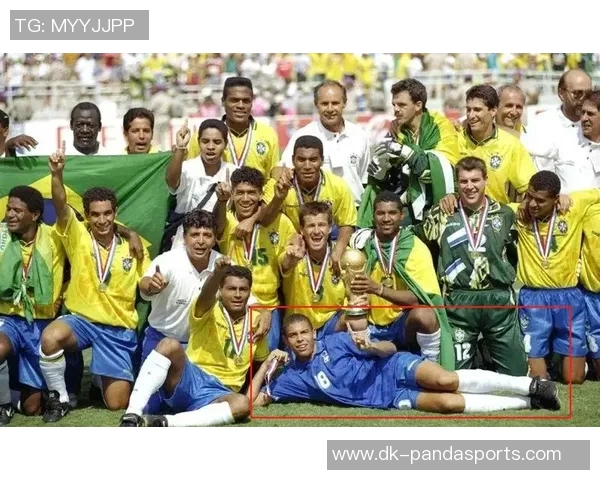 幼年成名的足球明星们：从稚嫩少年到世界足坛巨星的成长历程