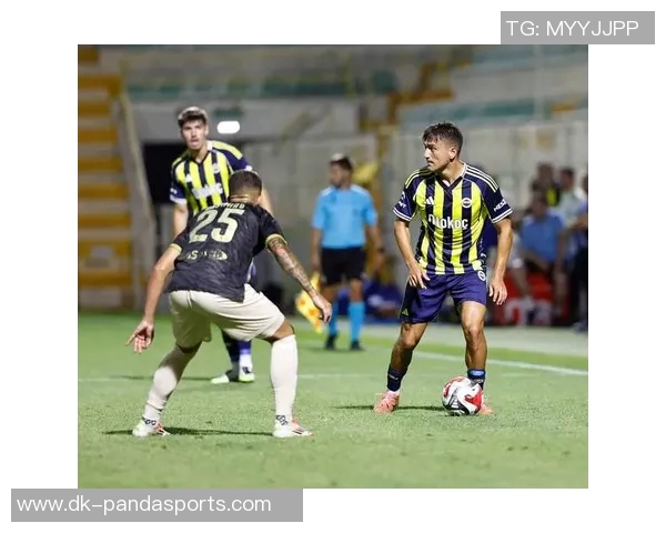 现今世界十大足球后卫球星实力分析与未来发展趋势探讨